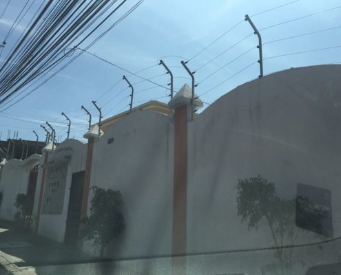 Trabajos de instalación de cerca eléctrica en Tumbaco